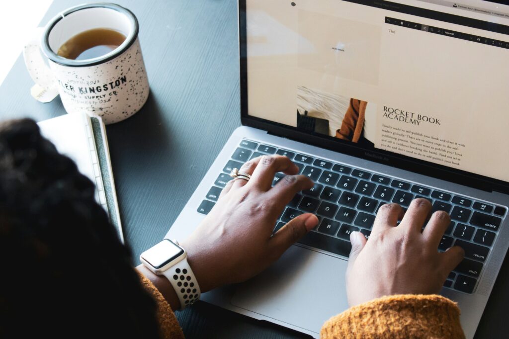 woman blogging